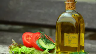 Сделала базиликовое масло на зиму: «законсервировала» вкус без стерилизации — а сколько пользы