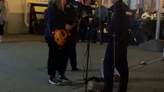 Уличный концерт на Почтовой остановили полицейские