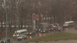 На круговом движении у "Европы" в ДТП попала учебная машина