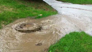 У "Барса" на Московском дорога и тротуар залиты фекалиями