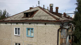 На Михайловском шоссе мужчина выпал из окна