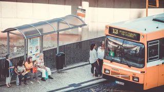 "В выходные часами не можем уехать" - всплеск жалоб на общественный транспорт