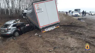 Опубликовано видео с места трагической аварии с шестью погибшими под Шиловом