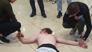 Бился в конвульсиях: что произошло с молодым парнем в "Премьере"?