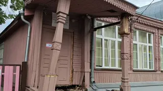 В Рязани автомобиль врезался в историческое здание на улице Право-Лыбедской