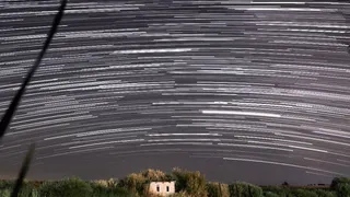 Звездные дорожки в небе: рязанский фотограф показал, как медленно вращается наша планета