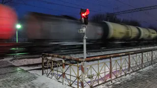 На перегоне Лагерный рязанцы, экономя время, лезут под поезд