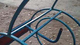 Рязанцы пожаловались на травмоопасные качели в ЦПКиО