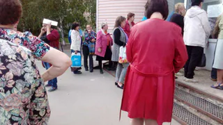 Жуткие очереди в КВЦ - рязанцы стремятся платить за коммуналку без пеней
