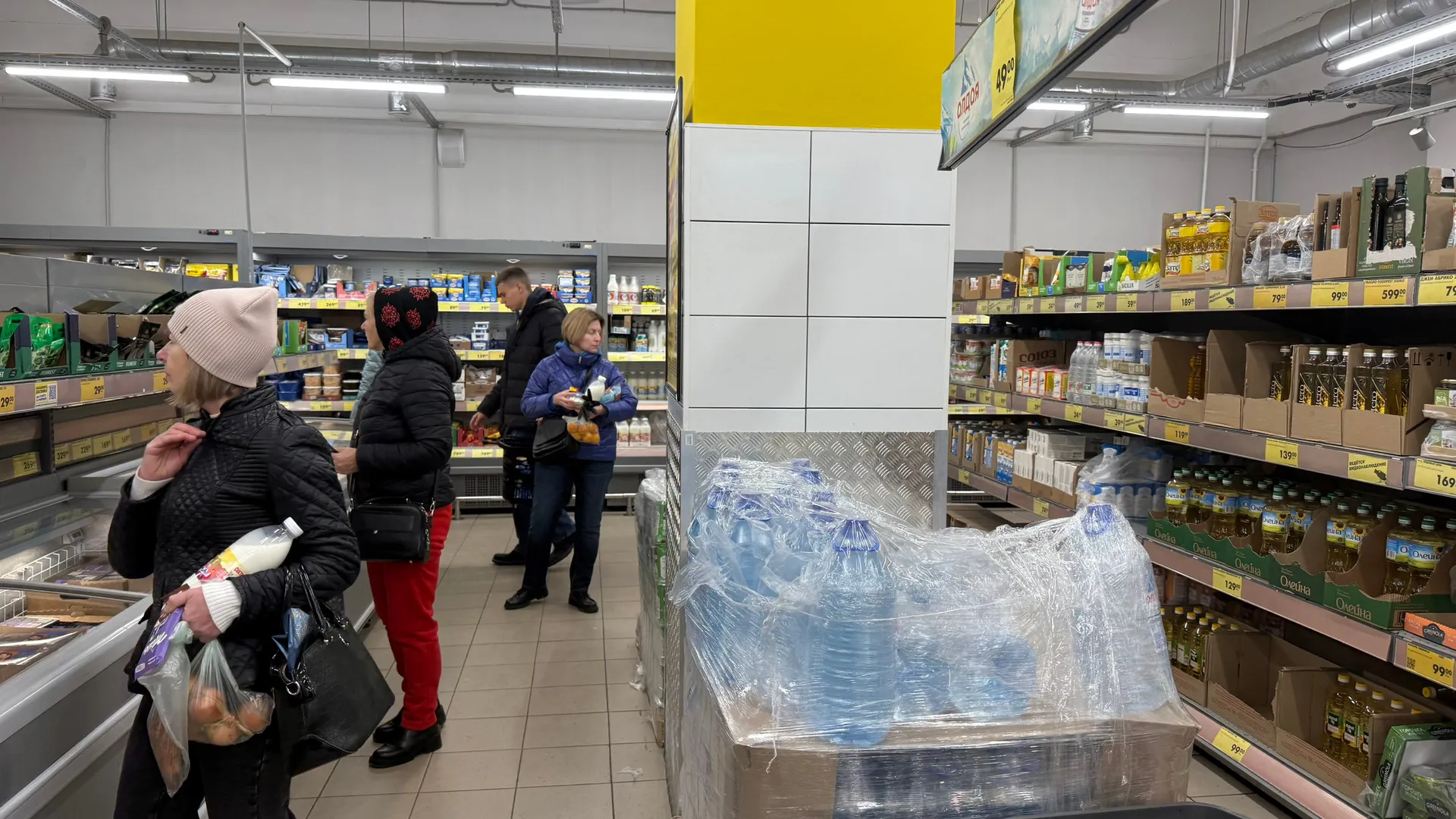 Закупилась в Чижике подарками на 23 февраля и 8 Марта: урвала набор конфет фабрики Крупской за 99 руб - чистый "клад" в составе