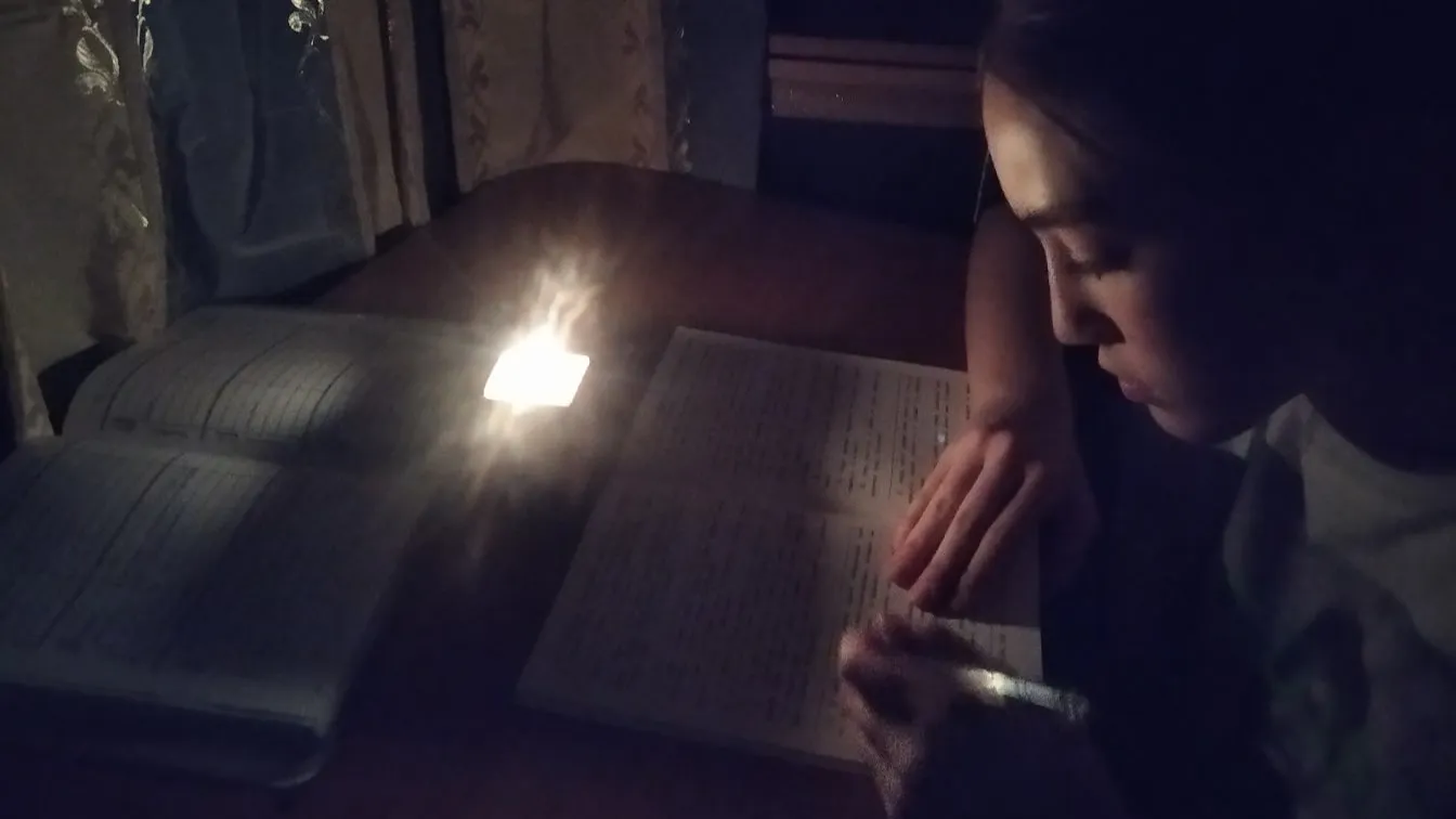 Рязанцы на Приокском требуют стабильного света, а энергетики не комментируют проблему