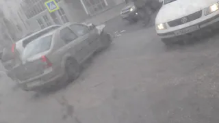 ДТП в Роще -  столкнулись Рено и Ниссан