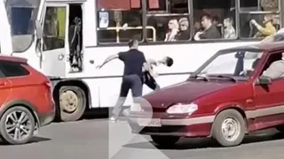 В Рязани на видео попала драка двух водителей маршруток на Московском шоссе