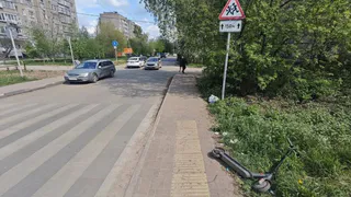 В Рязани 8-летний мальчик на электросамокате врезался в автомобиль и попал в больницу