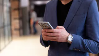 Мужчины в 2,5 раза чаще женщин ускоряют свой мобильный интернет