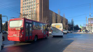 Драки и скандалы с утра: жители Канищева участвуют в боях за места в автобусе