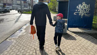 Папы в декрете: сколько мужчин в Рязанской области сидят с детьми и какие деньги они получают