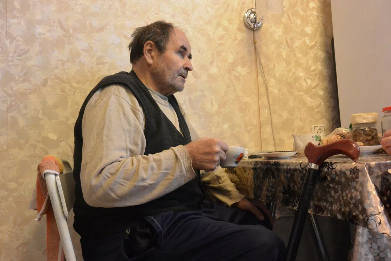Соседи воюют с инвалидом за место на парковке - пробивают колеса и пишут записки с угрозами