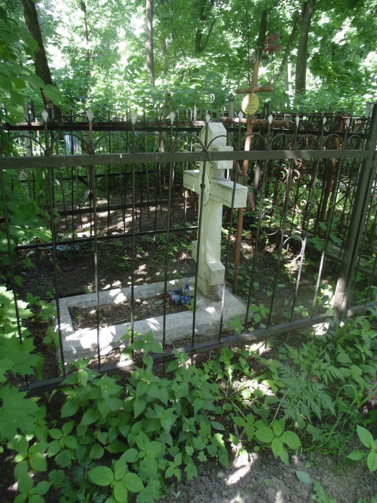 На кладбищенской тропинке на рязанку напал извращенец с толстой свечкой