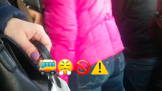 Уехать из Строителя: женщина едва не потеряла сознание в автобусной давке