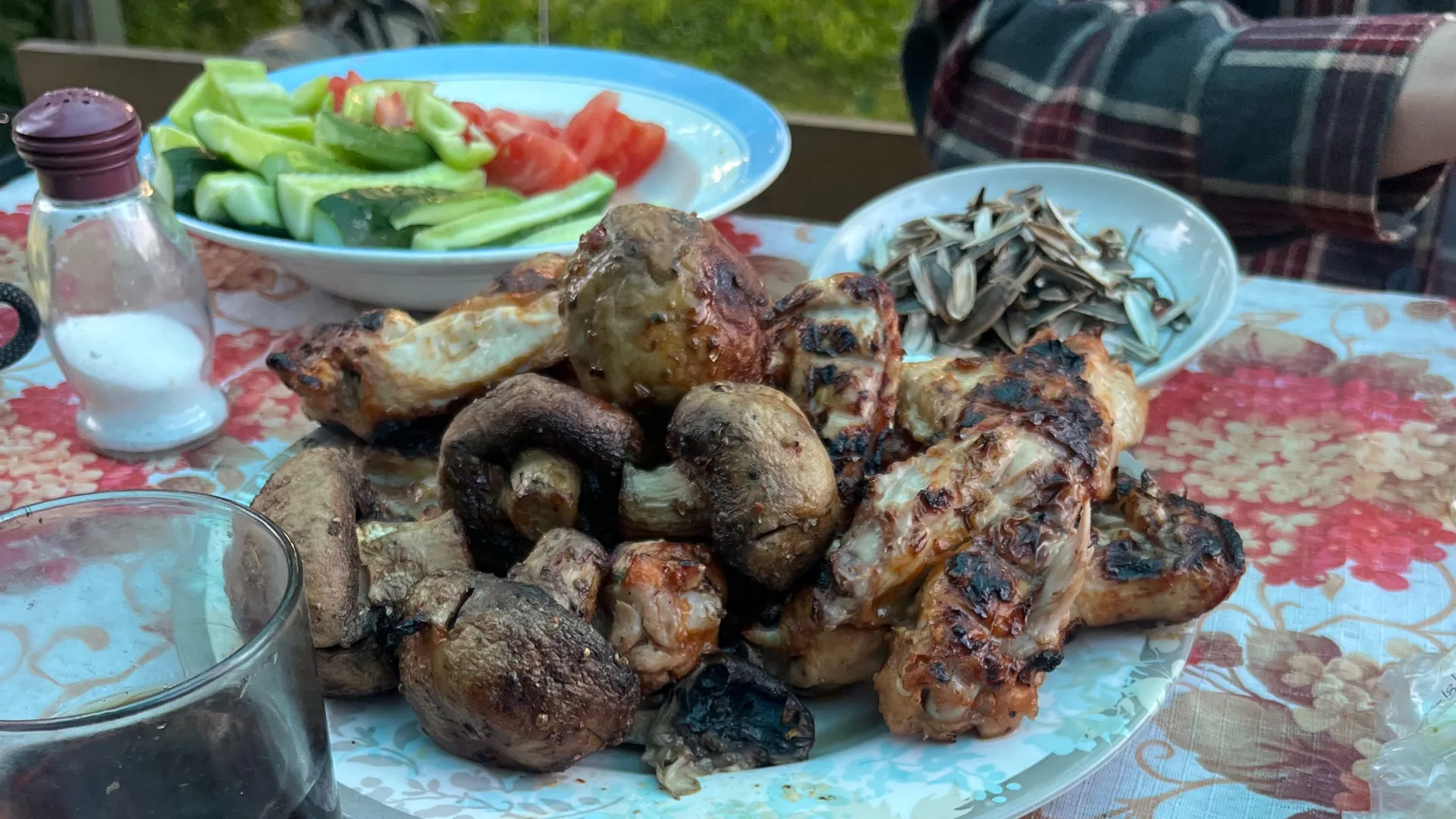 Смешиваю грибы и 1 ложку сметаны по-особому: вкус получается в сто раз круче мяса - муж просит добавки каждый вечер