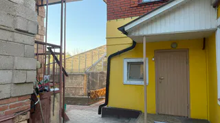 Подготовил дом к зиме с идеальным вечным утеплителем: дедовским способом засыпал этим полости между стенами - зимнему ветру и морозу не осилить