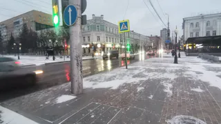 В Рязани машина протаранила магазин оптики