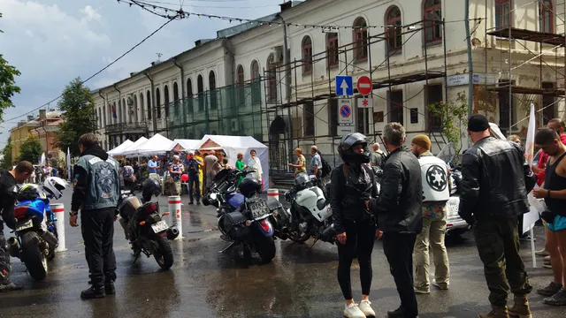 «Встают на заднее колесо и гоняют без номеров»: почему рязанцы боятся мотоциклистов, а власти предлагают звонить в ГИБДД