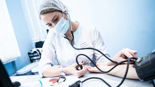В Рязани медикам выплатят по 100 тысяч рублей за каждый год работы