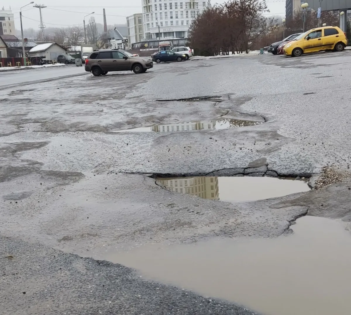 «Дороги уже нет»: житель пожаловался на состояние трассы 61Н-603