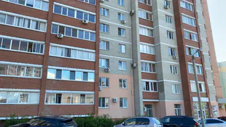 После падения с балкона 9 этажа в Дашково-Песочне Рязани скончалась 38-летняя женщина