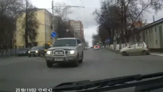 На улице Братиславской рязанка на внедорожнике пронеслась по встречке