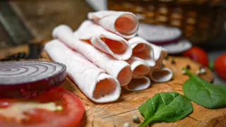 Сало зимой не переводится: такую вкуснющую штуку с ним готовлю, что пальчики оближешь - есть можно килограммами