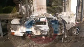 В Рязани Audi врезалась во входную группу ЦПКиО и вспыхнула, погиб водитель