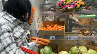 В рязанском супермаркете «Дикси» блогеры крушили просроченные продукты