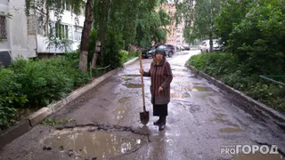 На Первомайском проспекте горожане своими силами ремонтируют двор