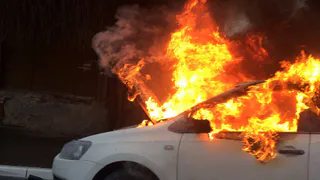 ЧП на площади Свободы - на глазах у рязанцев загорелся автомобиль