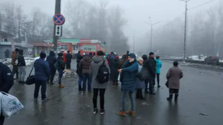 "Стоим на остановке часами" - жители поселка Строитель недовольны работой общественного транспорта