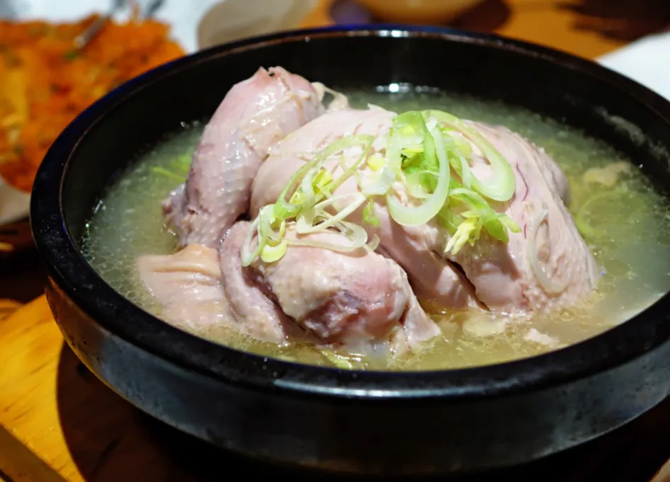 Нужно ли сливать «первую воду» при варке мяса? Секрет вкуснейшего бульона раскрыл шеф-повар
