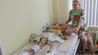 15-летнюю школьницу-мать выгоняют из больницы