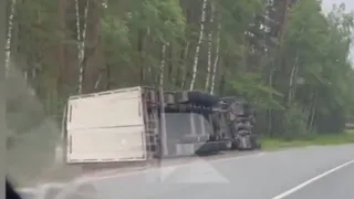 На дороге в Клепиковском районе перевернулся грузовик