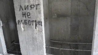 В Рязани скончался упавший в вентиляционную шахту строитель 