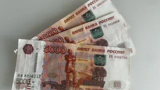 Всех, кто хранит дома купюры 5 000 рублей, предупредили - важное изменение в середине февраля