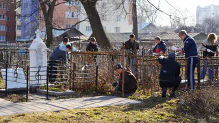 Рязанцев зовут на субботник на Лазаревском кладбище