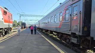 Атака БПЛА повредила поезд Москва — Тольятти: машинист ранен, составы через Рязань задержаны
