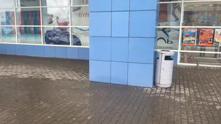 - Кто сказал, что она упала здесь? - Рязанка сломала ногу на обледенелом тротуаре возле ТРЦ