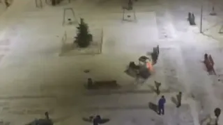 Соцсети: в Рязани ребенок запускает фейерверк