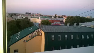 На Радищева два подростка стояли на краю крыши офисного здания