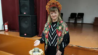 В Рязани на избирательном участке ждут голосующих с блинами, песнями и мёдом