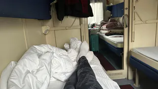 Захожу в купе, на моей нижней полке уже сидит дед и начинает учить меня жизни: вот какие уроки я вынес из разговора